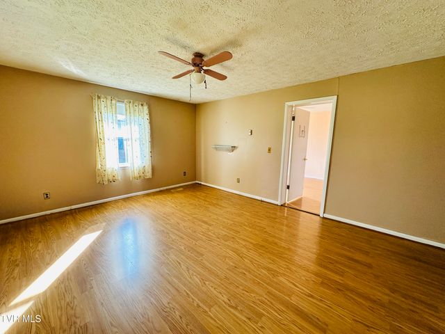 28236 Lee Highway, Meadowview, VA 24361