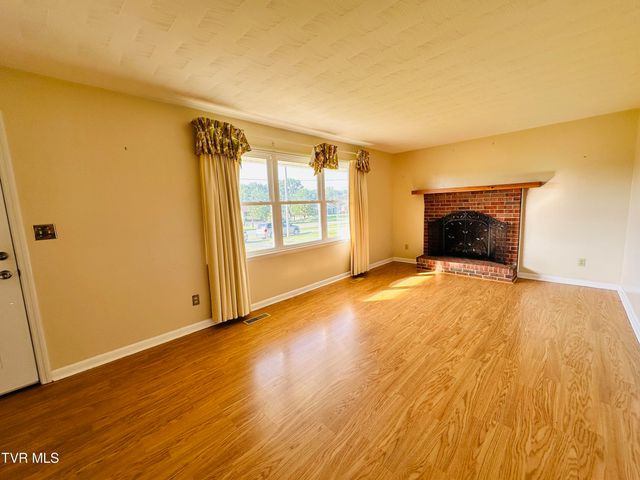 28236 Lee Highway, Meadowview, VA 24361
