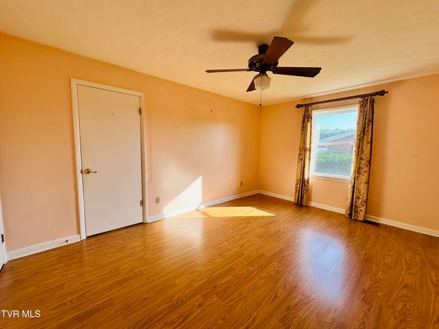 28236 Lee Highway, Meadowview, VA 24361