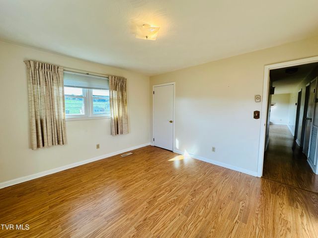 28236 Lee Highway, Meadowview, VA 24361