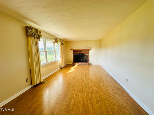 28236 Lee Highway, Meadowview, VA 24361