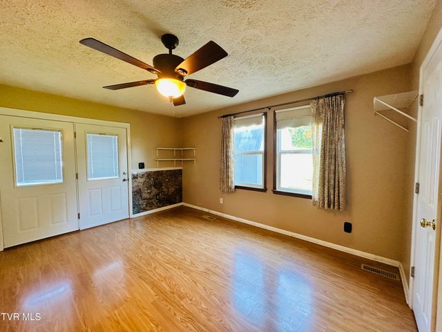 28236 Lee Highway, Meadowview, VA 24361