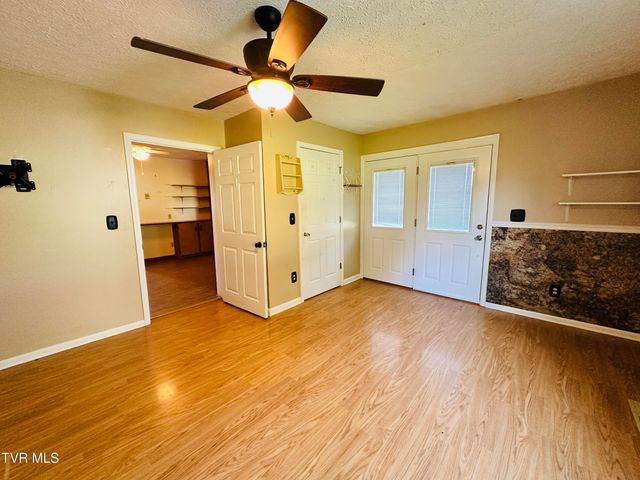 28236 Lee Highway, Meadowview, VA 24361