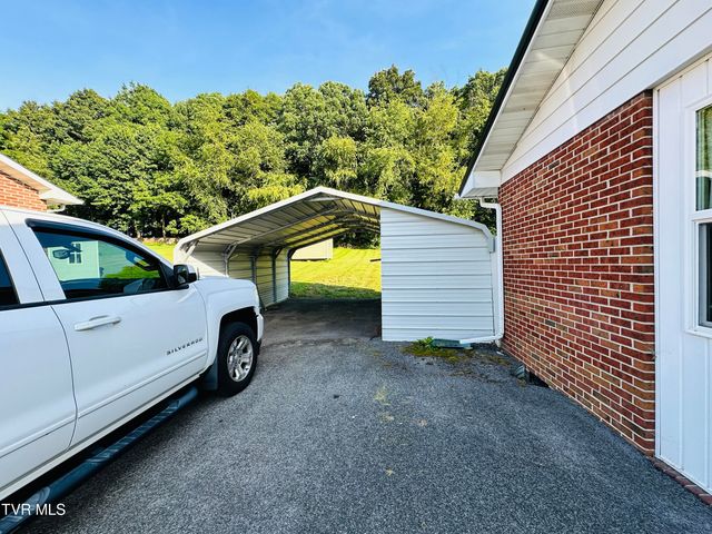 28236 Lee Highway, Meadowview, VA 24361