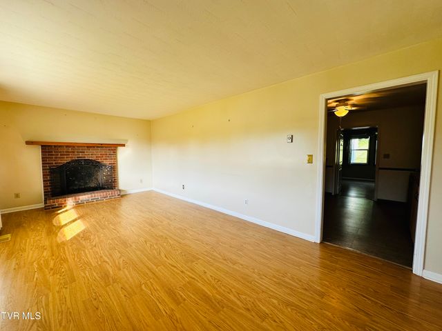 28236 Lee Highway, Meadowview, VA 24361