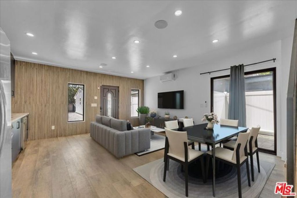 14121 Califa Street, Sherman Oaks, CA 91401