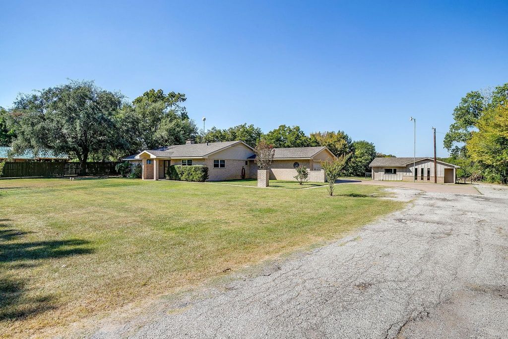 1060 S Burleson Boulevard, Burleson, TX 76028 — photo 3