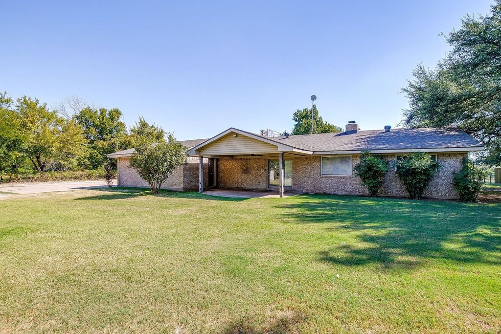 1060 S Burleson Boulevard, Burleson, TX 76028 — photo 4
