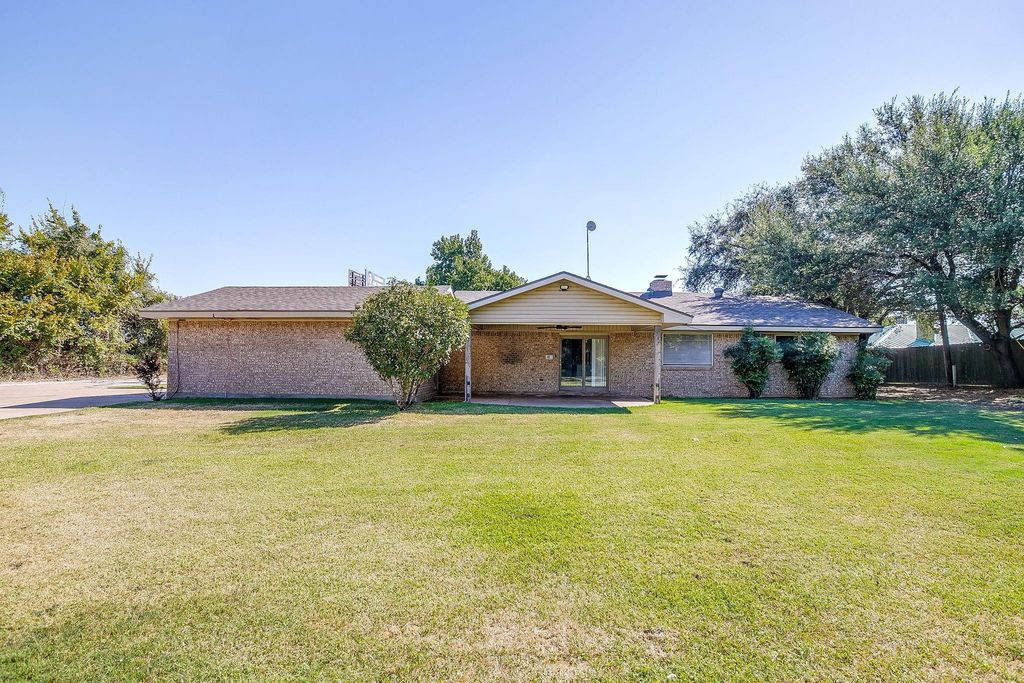 1060 S Burleson Boulevard, Burleson, TX 76028 — photo 5
