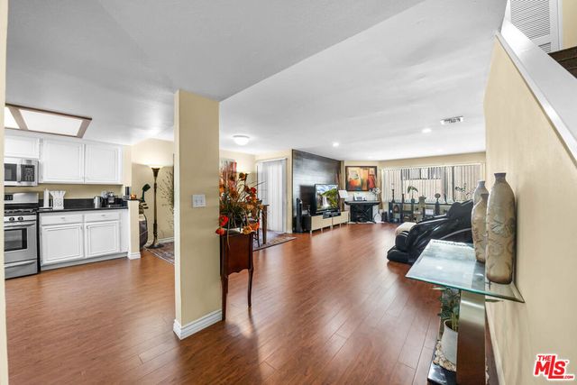 554 E San Jose Avenue 203, Burbank, CA 91501