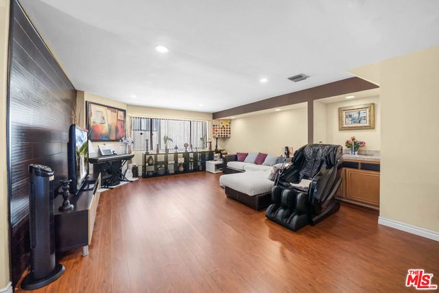 554 E San Jose Avenue 203, Burbank, CA 91501