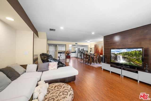 554 E San Jose Avenue 203, Burbank, CA 91501