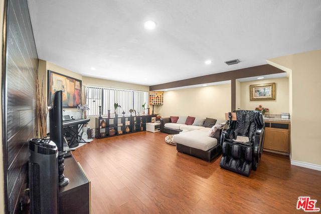 554 E San Jose Avenue 203, Burbank, CA 91501