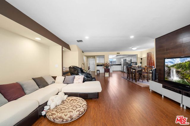 554 E San Jose Avenue 203, Burbank, CA 91501