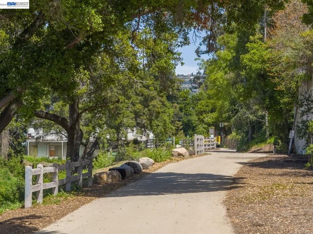 2242 39th Ave, Oakland, CA 94601