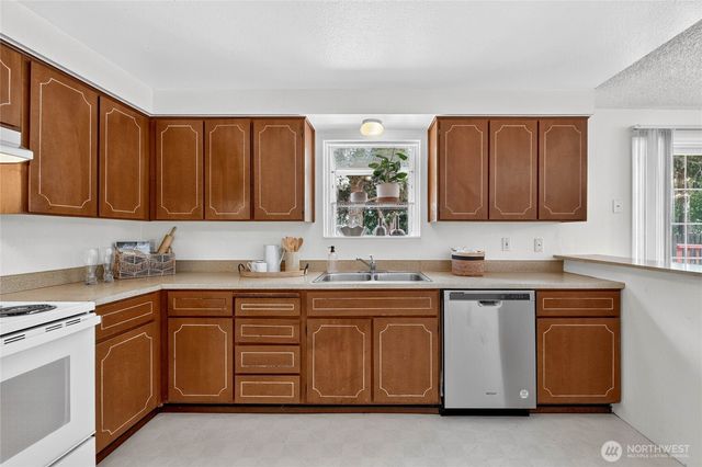 528 SW 118th Street, Seattle, WA 98146