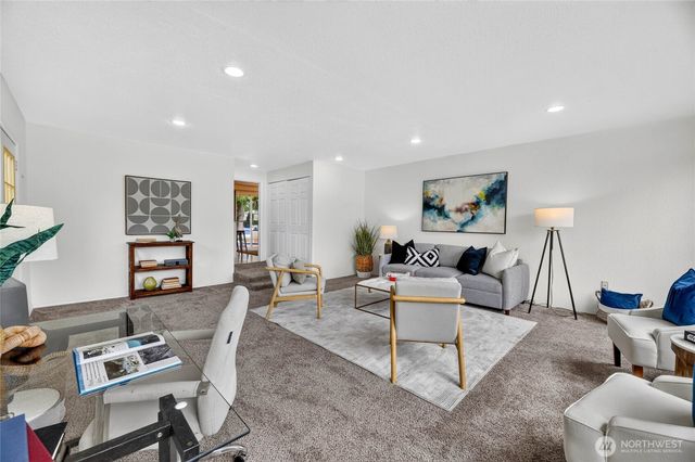 528 SW 118th Street, Seattle, WA 98146