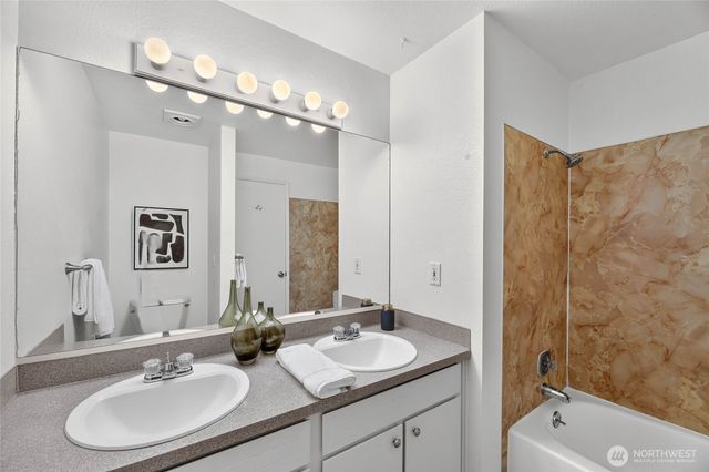 528 SW 118th Street, Seattle, WA 98146