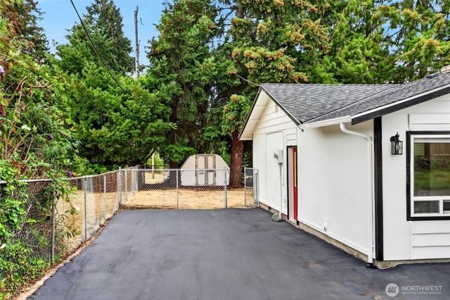 528 SW 118th Street, Seattle, WA 98146