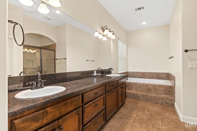 760 Brookside Drive, Shafter, CA 93263