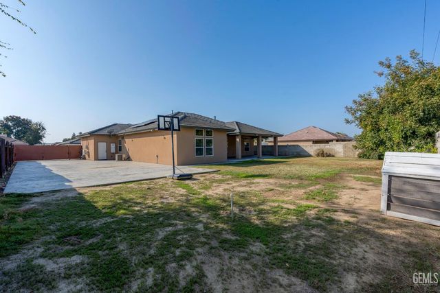 760 Brookside Drive, Shafter, CA 93263