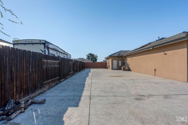 760 Brookside Drive, Shafter, CA 93263