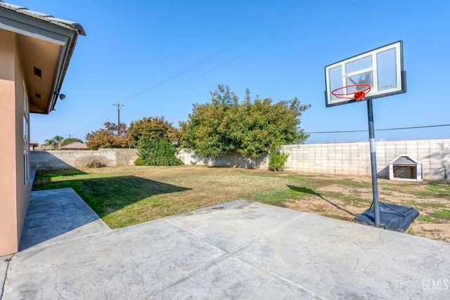 760 Brookside Drive, Shafter, CA 93263