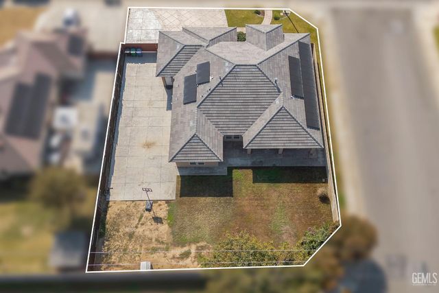 760 Brookside Drive, Shafter, CA 93263