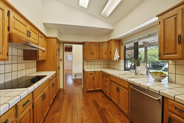 1317 Edgewood Dr, Lodi, CA 95240