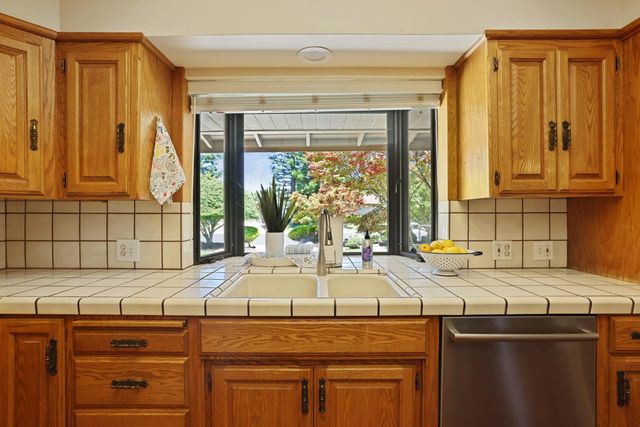 1317 Edgewood Dr, Lodi, CA 95240