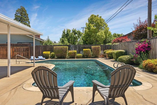 1317 Edgewood Dr, Lodi, CA 95240