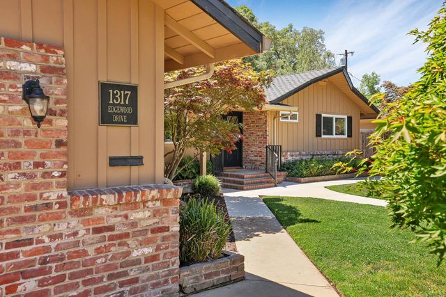 1317 Edgewood Dr, Lodi, CA 95240