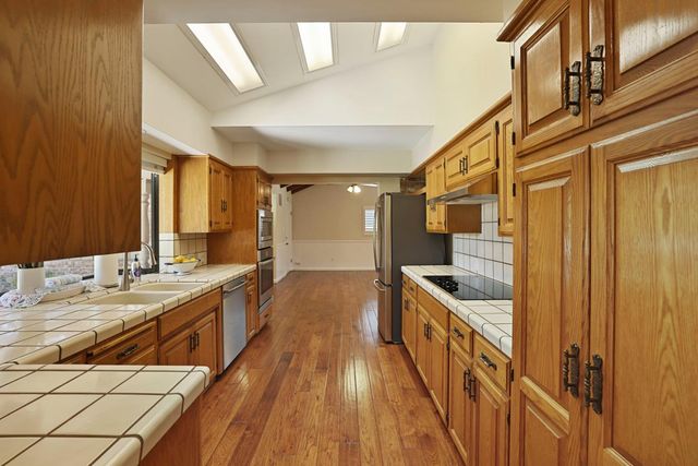 1317 Edgewood Dr, Lodi, CA 95240