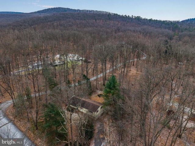 36 WHITE OAK DR, Carlisle, PA 17015