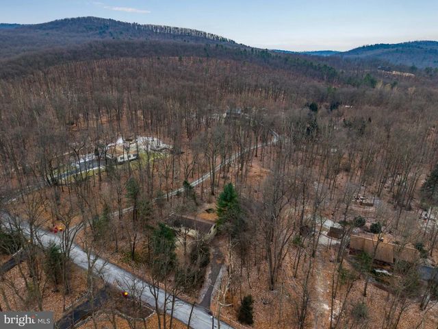 36 WHITE OAK DR, Carlisle, PA 17015