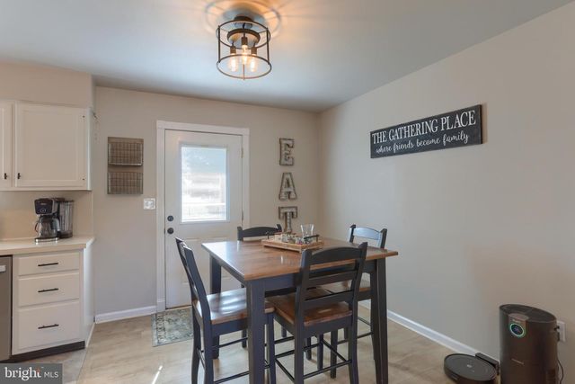 37 VILLAGE DR, Newmanstown, PA 17073