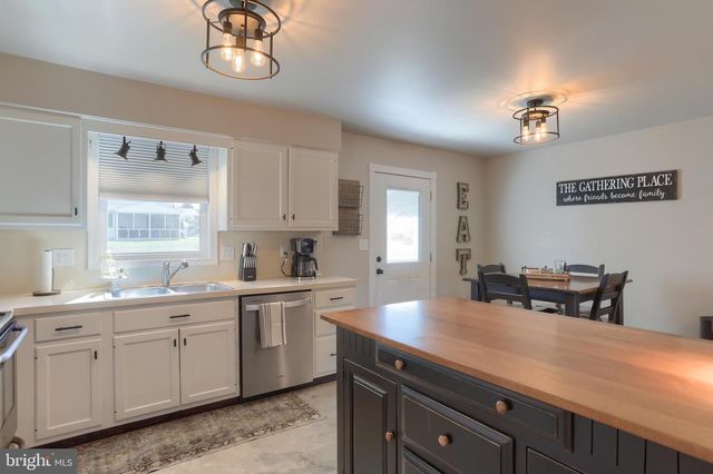 37 VILLAGE DR, Newmanstown, PA 17073