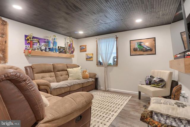 37 VILLAGE DR, Newmanstown, PA 17073