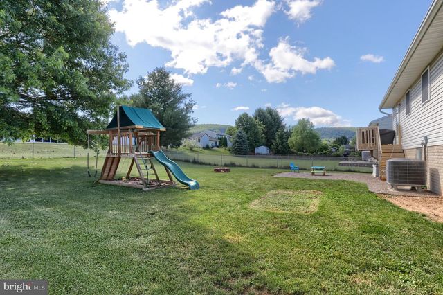 37 VILLAGE DR, Newmanstown, PA 17073