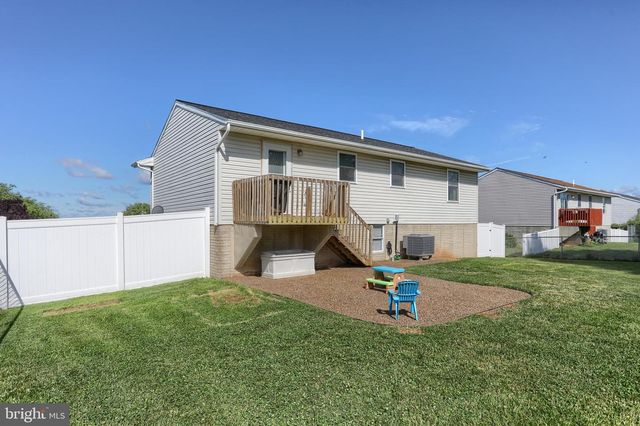 37 VILLAGE DR, Newmanstown, PA 17073