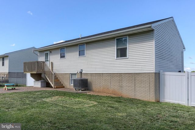 37 VILLAGE DR, Newmanstown, PA 17073