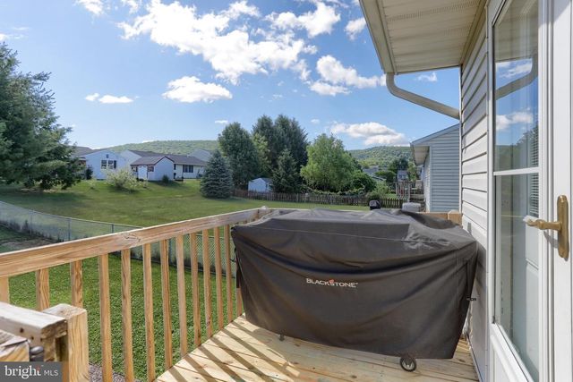 37 VILLAGE DR, Newmanstown, PA 17073
