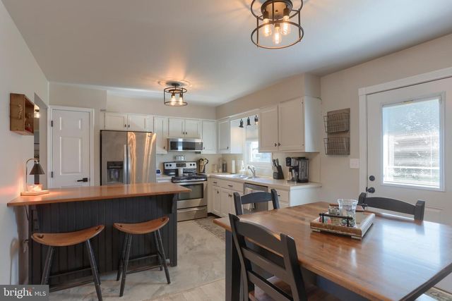 37 VILLAGE DR, Newmanstown, PA 17073