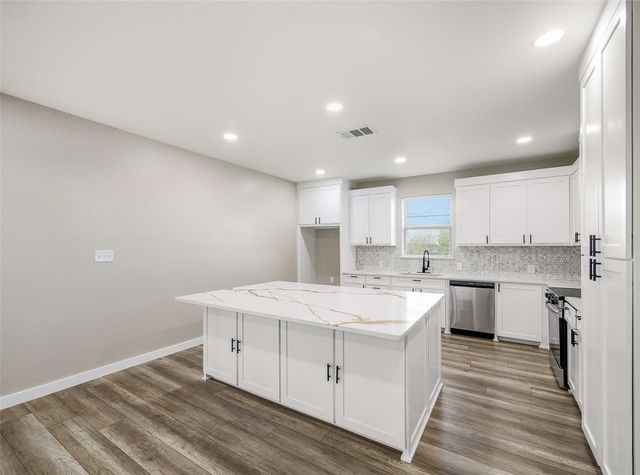 1061 Zmolek Road, Ennis, TX 75119