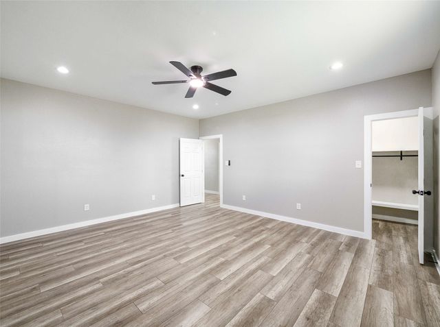 1061 Zmolek Road, Ennis, TX 75119