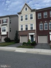 6086 FORUM SQ, Frederick, MD 21703