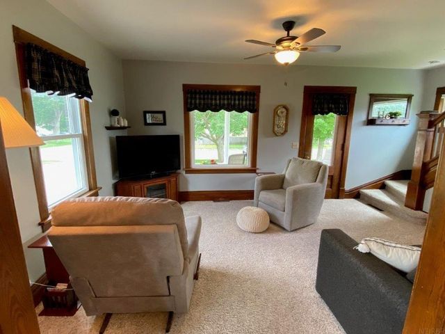 617 S 6th Street, Osage, IA 50461