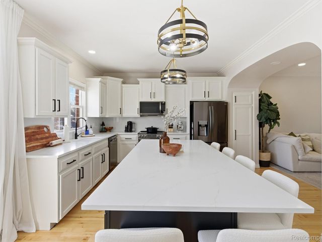 6073 Windemere Lane, Shelby Charter Township, MI 48316