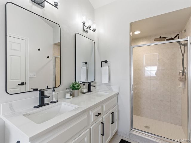 6073 Windemere Lane, Shelby Charter Township, MI 48316