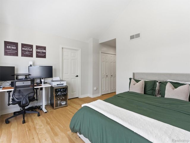 6073 Windemere Lane, Shelby Charter Township, MI 48316